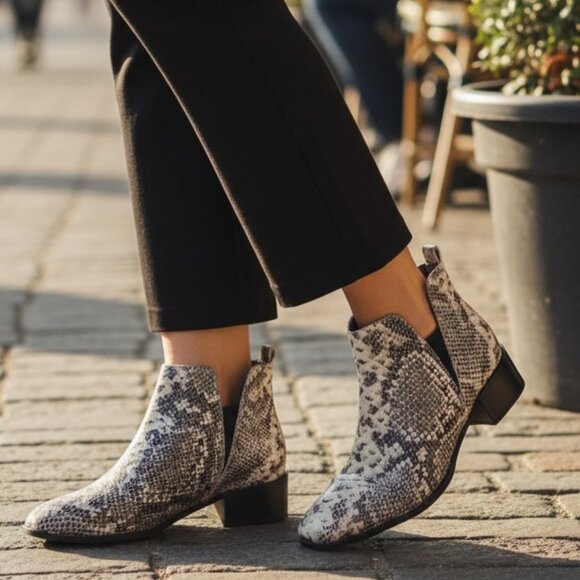 SEYCHELLS ANTHRO Waiting For You Snake Leather Chelsea Boots 10 Ankle Booties - Picture 1 of 15